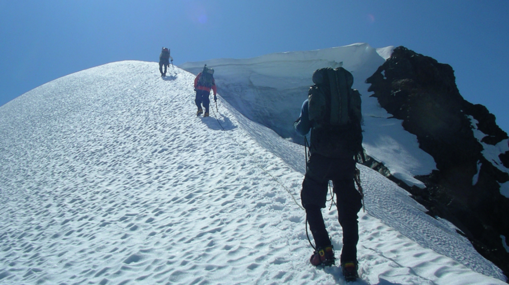 Cresting the ridge to the summit!